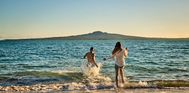 670700-couple-at-mission-bay-beach-web-optimised-1280px-jpg-or-png-or-webp-1-2